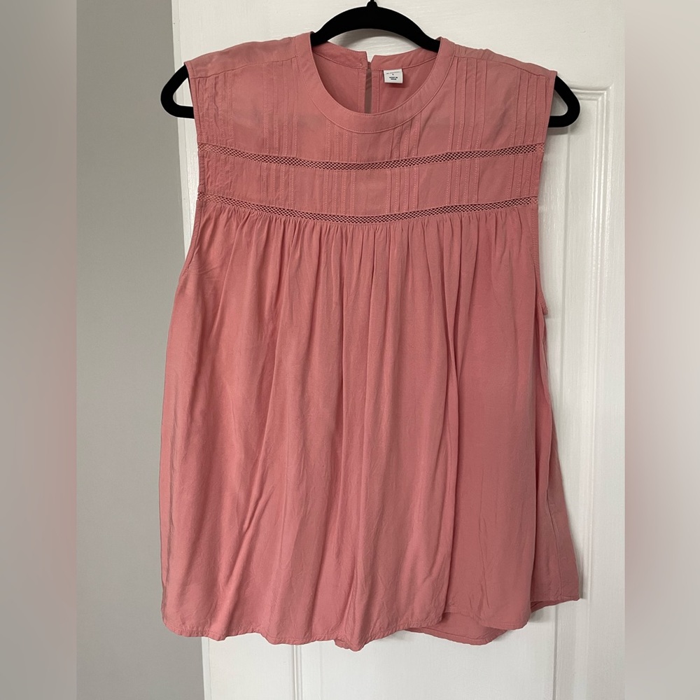 Old Navy sleeveless pink shirt